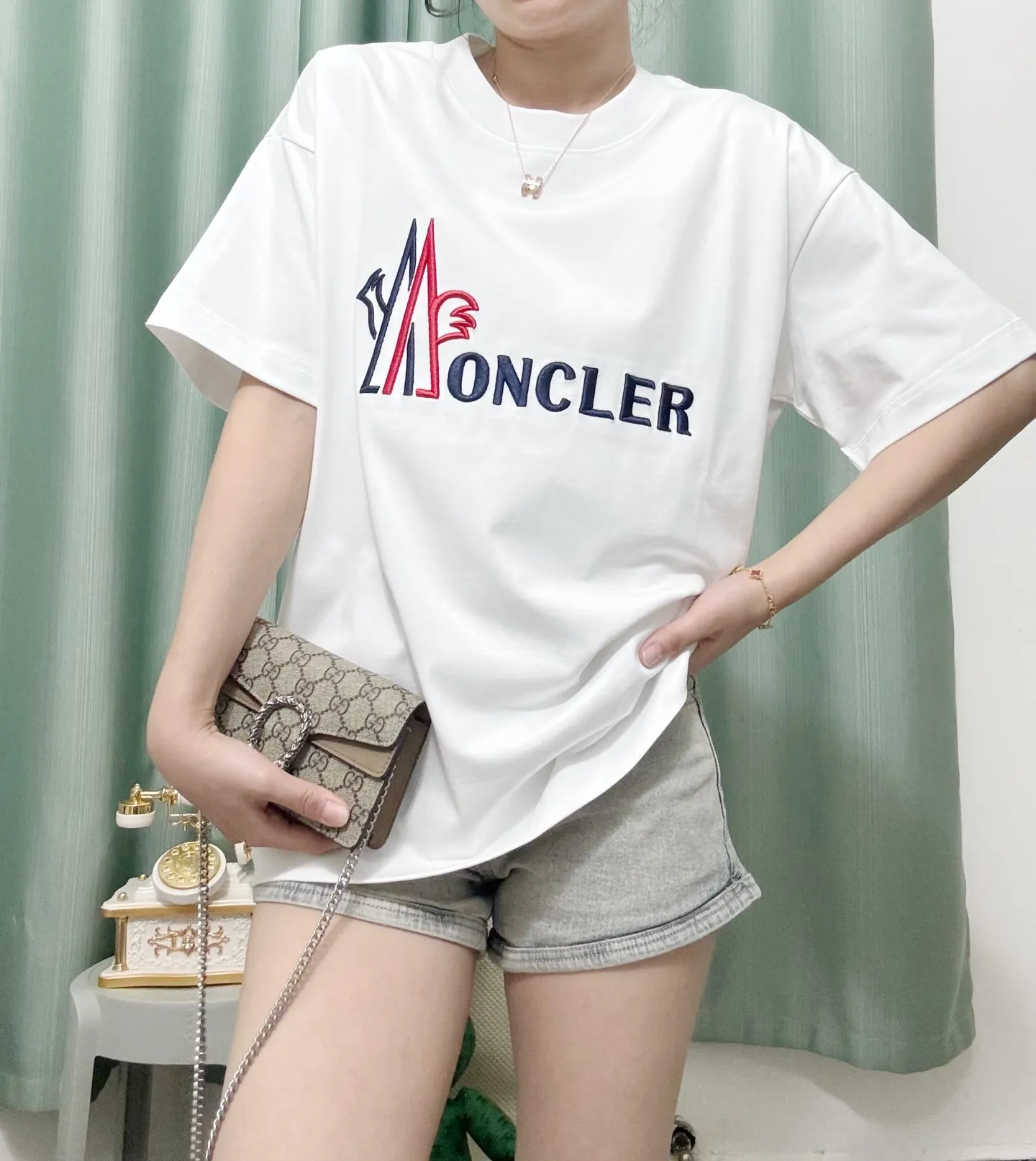 White ， Same Style